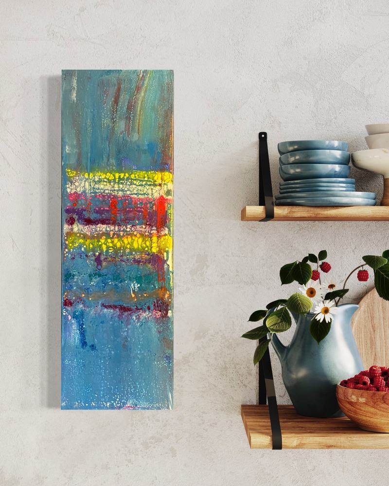 Quadro verticale stretto, azzurro con fasce gialle e rosse